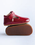 Zapato barefoot ergonomico charol rojo modelo T-Bar para bebes vista de la suela flexible