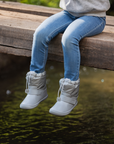 Bota barefoot ergonomica gris modelo Snow para ninos en uso 4