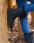 Detalle de bota barefoot ergonomica negro modelo Bear para adultos