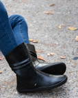 Detalle de bota barefoot ergonomica negro modelo Mist para adultos