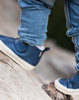 Par de botines barefoot ergonomicos azul marino modelo Fluffy para bebes