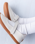 Mercedita barefoot ergonomica blanco perla para adolescentes vista de la suela flexible