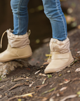 Bota barefoot ergonomica arena modelo Snow para ninos en uso 4