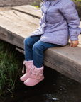 Bota barefoot ergonomica malva modelo Snow para ninos en uso 2