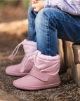 Bota barefoot ergonomica malva modelo Snow para ninos en uso