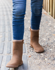 Bota barefoot ergonomica chocolate modelo Bear para adultos vista posterior