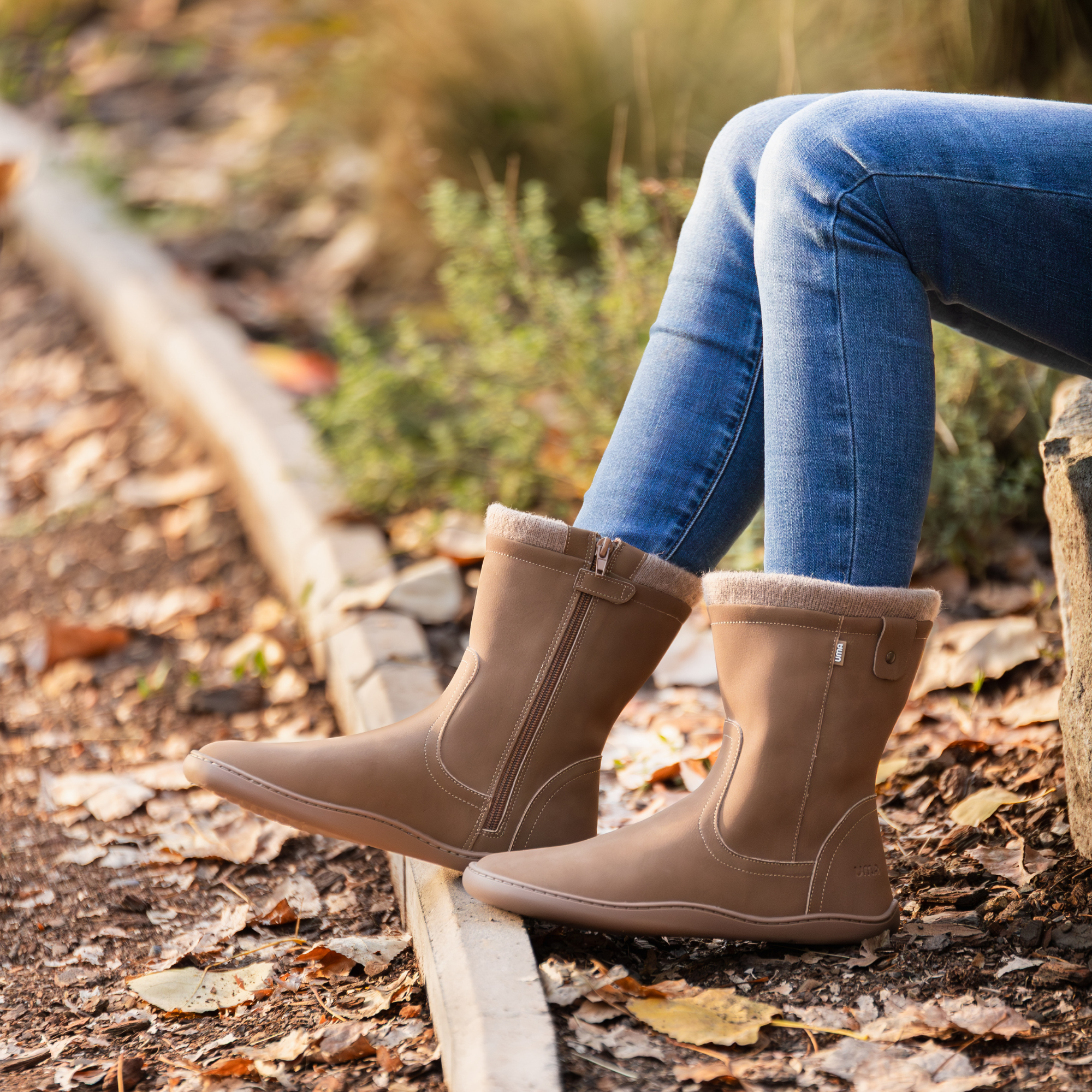 Bota barefoot ergonomica chocolate modelo Bear para adultos en uso 3