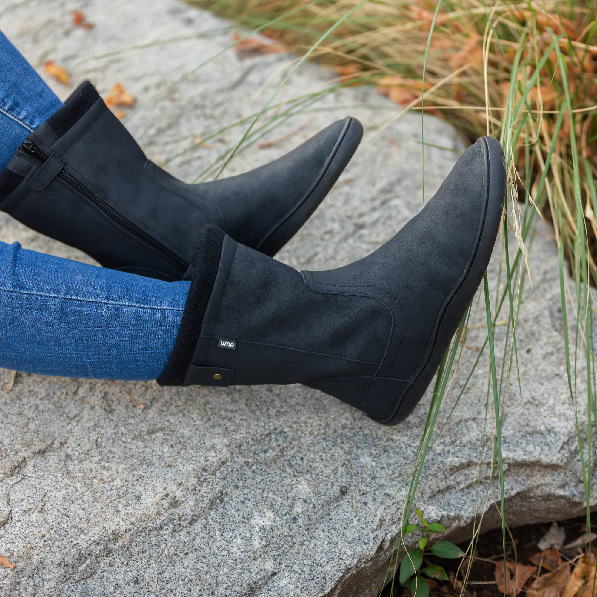 Bota barefoot ergonomica negro modelo Bear para adultos en uso 3