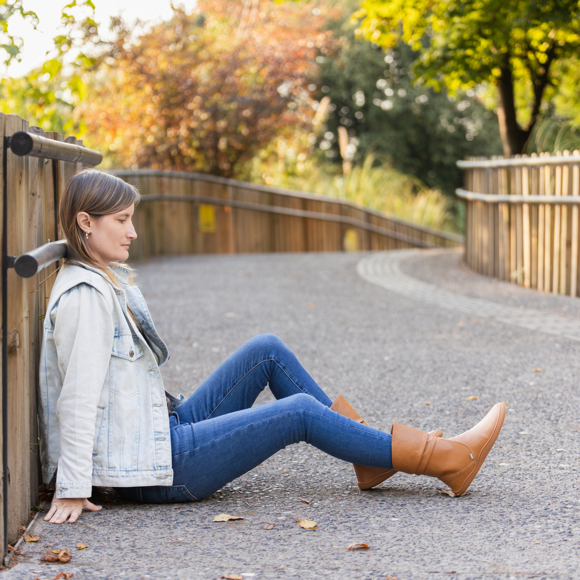 Bota barefoot ergonomica camel modelo Mist para adultos en uso 3