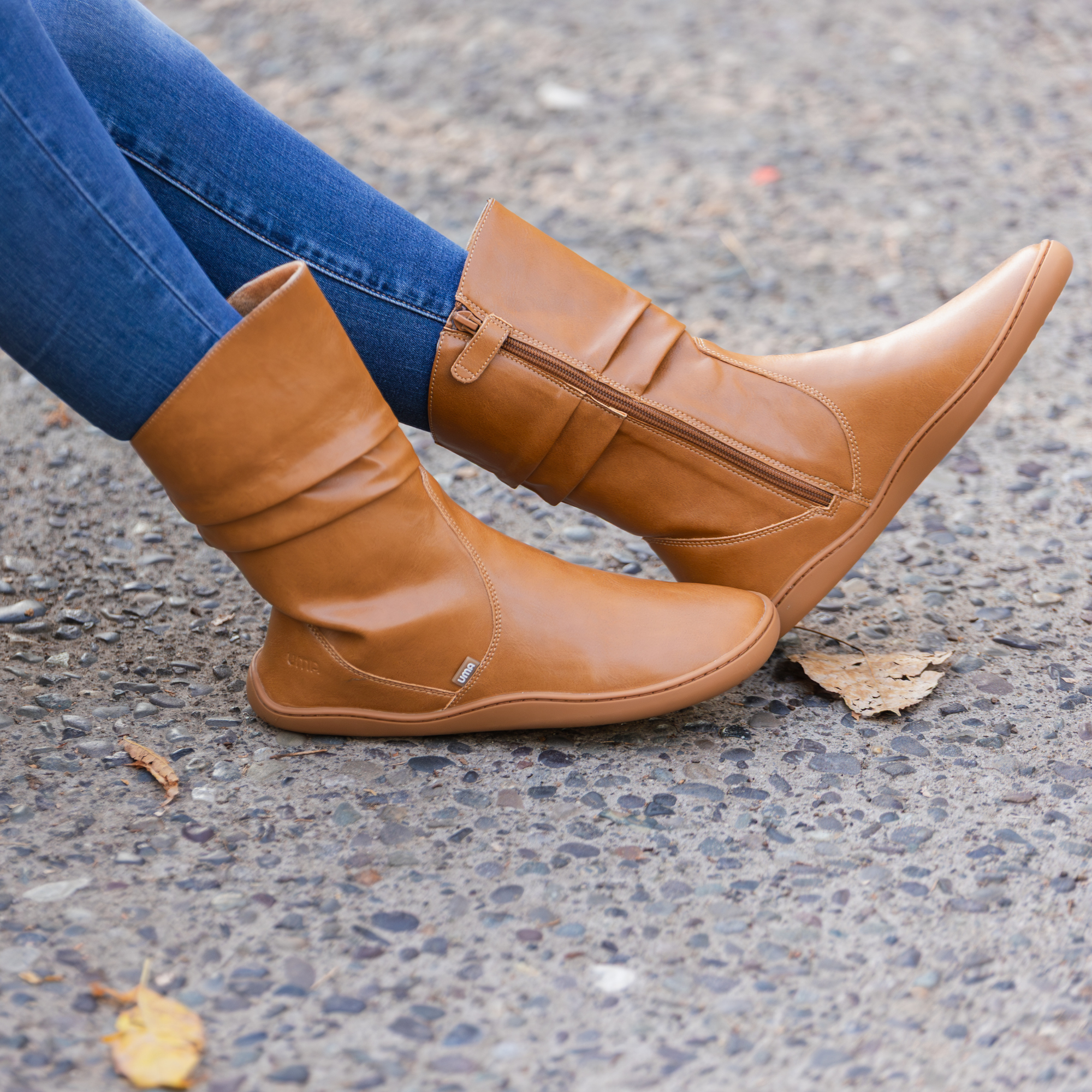 Par de botas barefoot ergonomicas camel modelo Mist para adultos 2