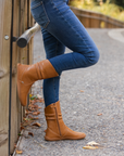 Bota barefoot ergonomica camel modelo Mist para adultos en uso