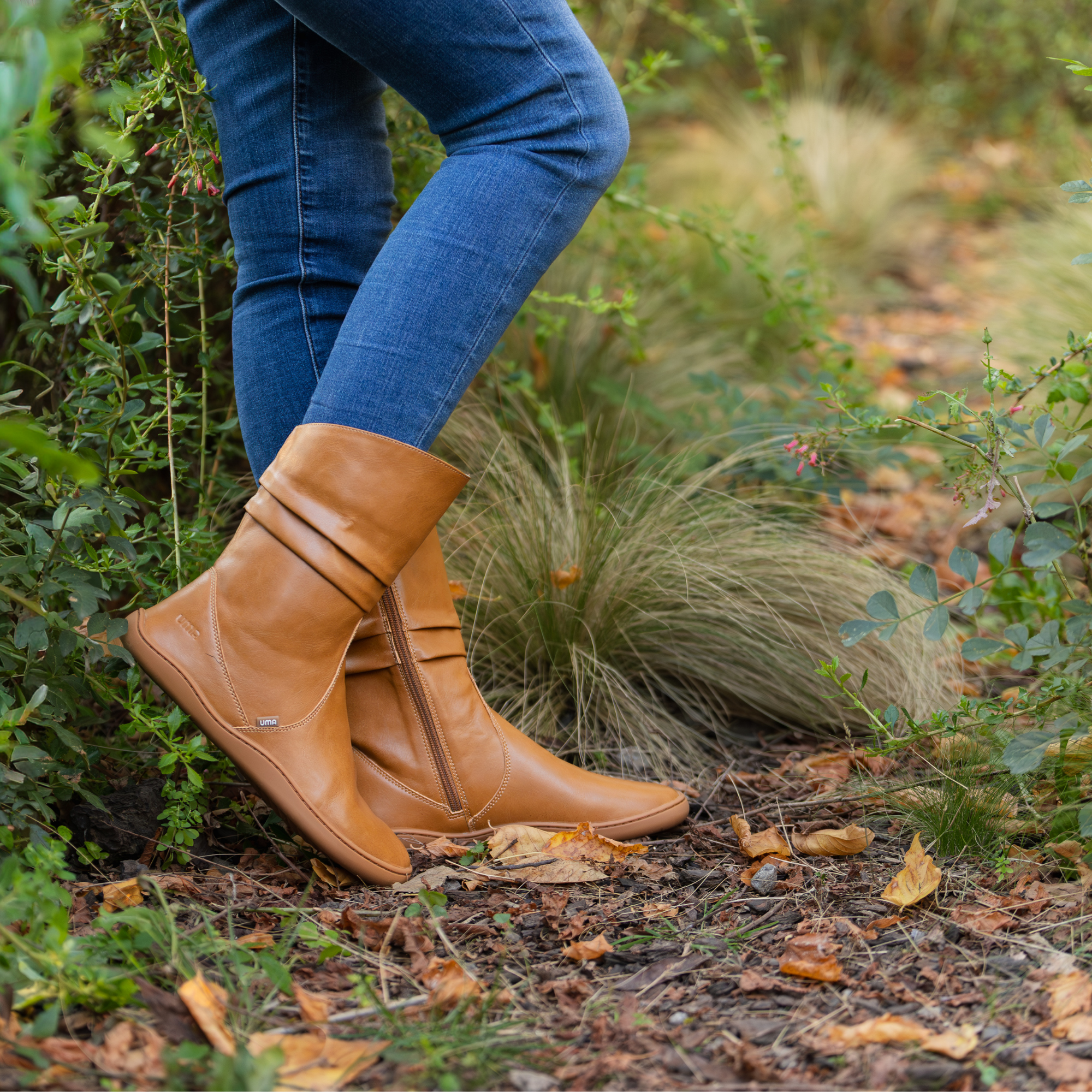 Bota barefoot ergonomica camel modelo Mist para adultos en uso 2