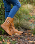 Bota barefoot ergonomica camel modelo Mist para adultos en uso 2
