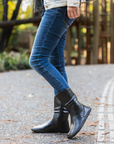 Bota barefoot ergonomica negro modelo Mist para adultos en uso 2
