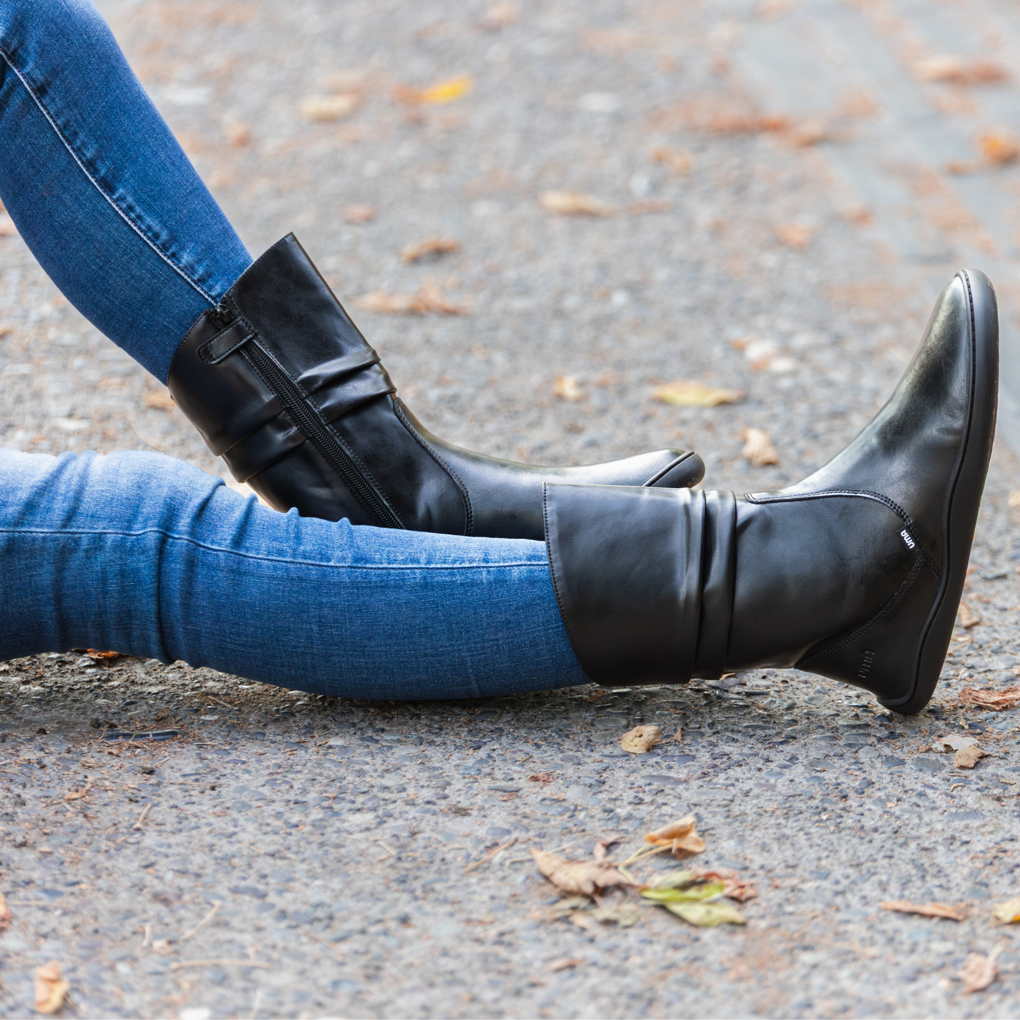 Bota barefoot ergonomica negro modelo Mist para adultos en uso