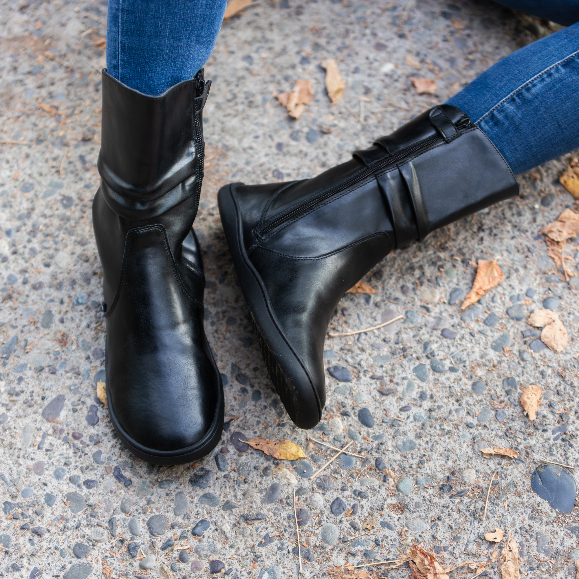 Bota barefoot ergonomica negro modelo Mist para adultos vista frontal