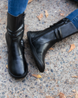 Bota barefoot ergonomica negro modelo Mist para adultos vista frontal