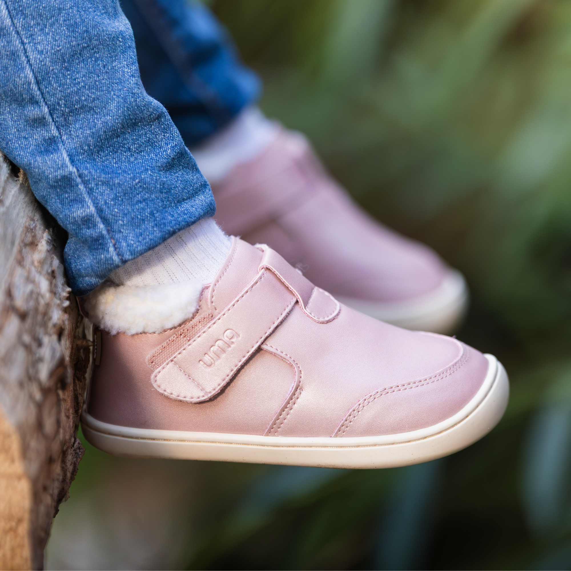 Par de botines barefoot ergonomicos rosa metalizado modelo Arctic para ninos