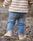 Botin barefoot ergonomico arena modelo Fluffy para bebes vista posterior