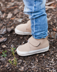 Botin barefoot ergonomico arena modelo Fluffy para bebes en uso 4