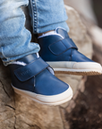Par de botines barefoot ergonomicos azul marino modelo Fluffy para bebes 2