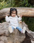 Botin barefoot ergonomico rosa gold modelo Fluffy para bebes en uso 2