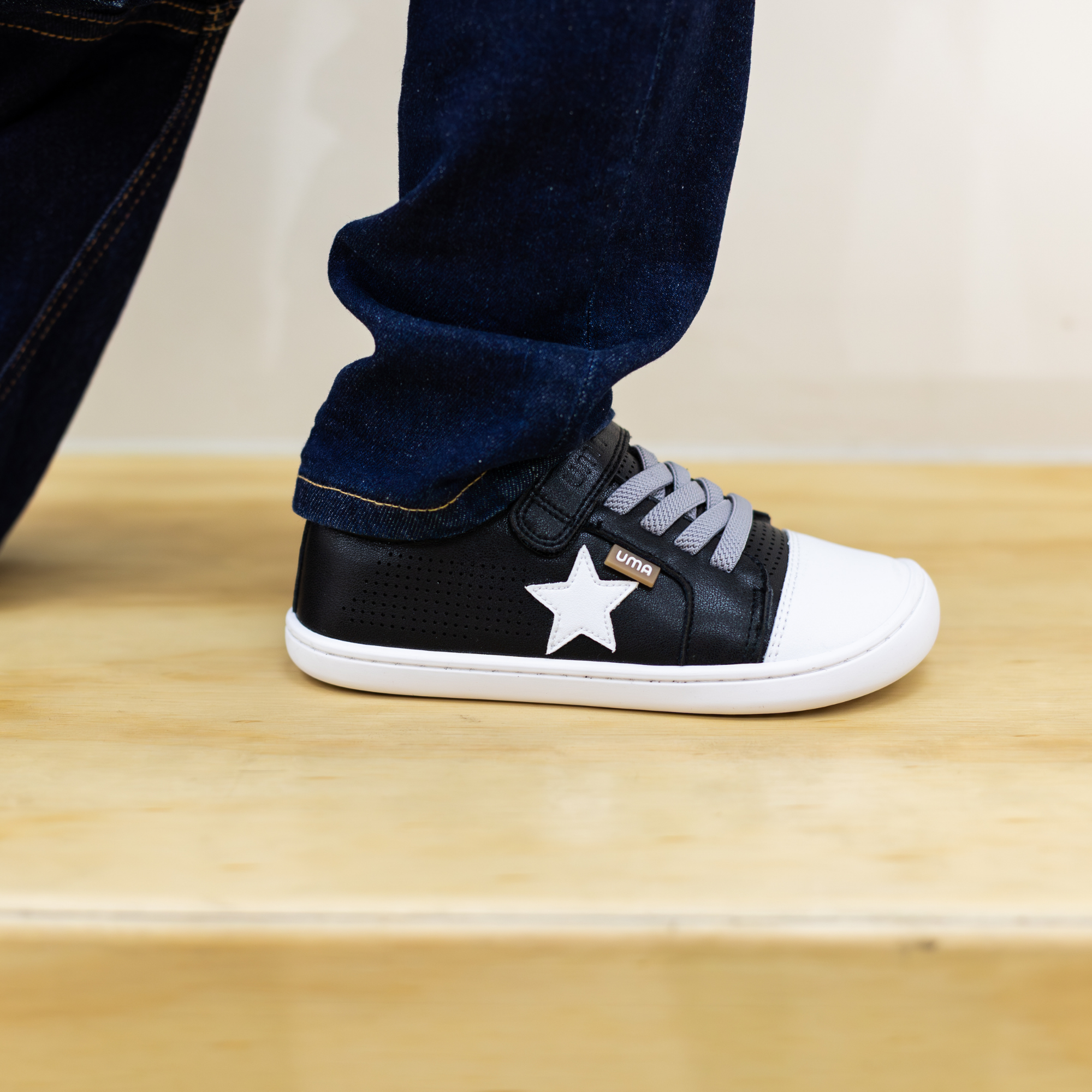 Zapatilla Cloud Star Negro/Blanco - Toddler