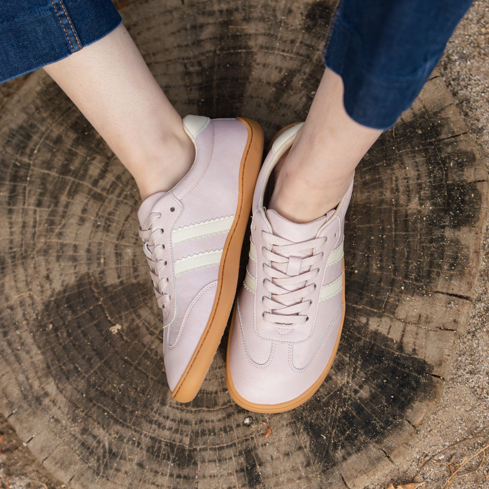 Zapatilla barefoot ergonomica rosa modelo Terra para adultos vista superior ambos pies