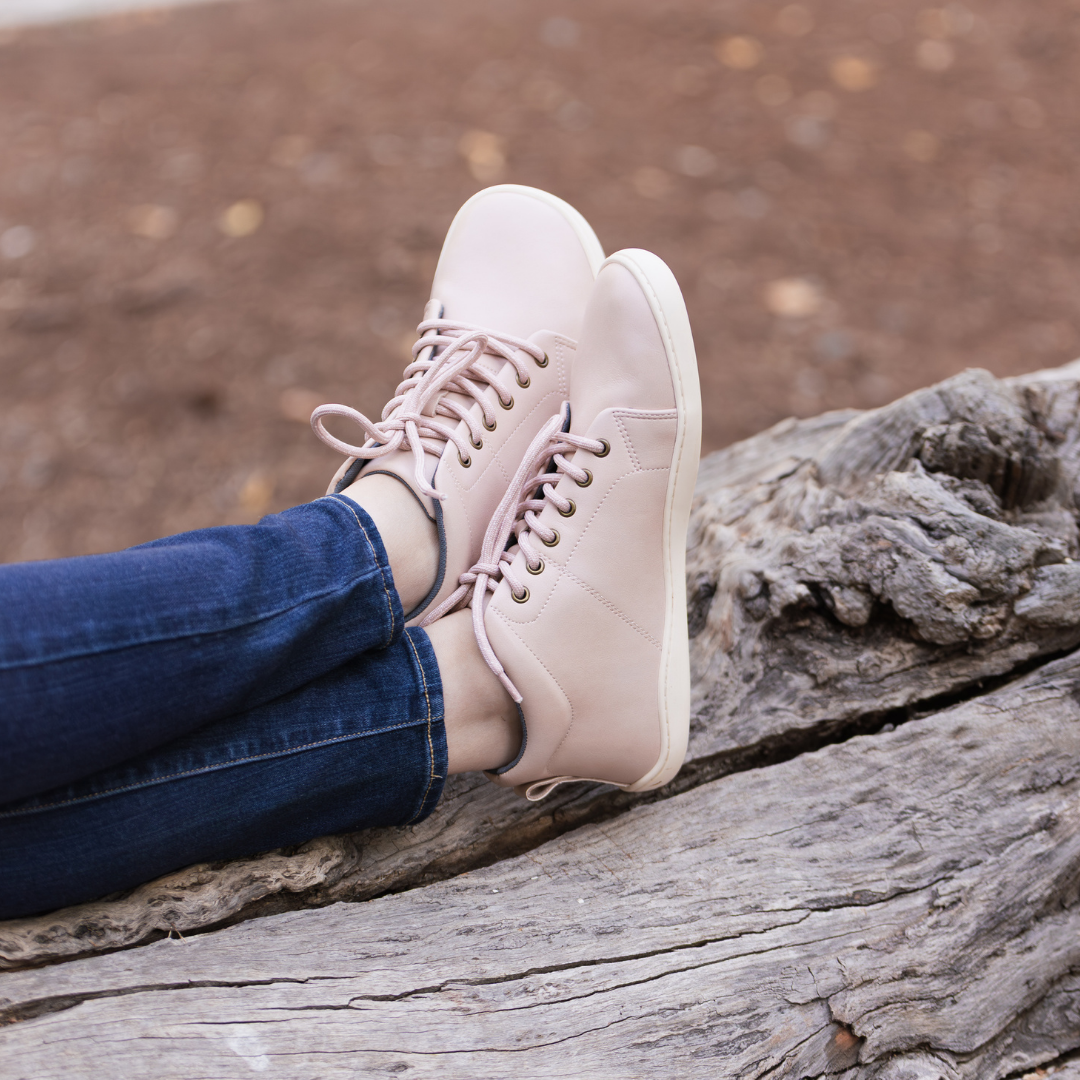 Zapatilla barefoot ergonomica nude modelo Wave para adultos en uso 2