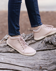 Zapatilla barefoot ergonomica nude modelo Wave para adultos en uso 3