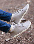 Zapatilla barefoot ergonomica taupe modelo Wave para adultos en uso
