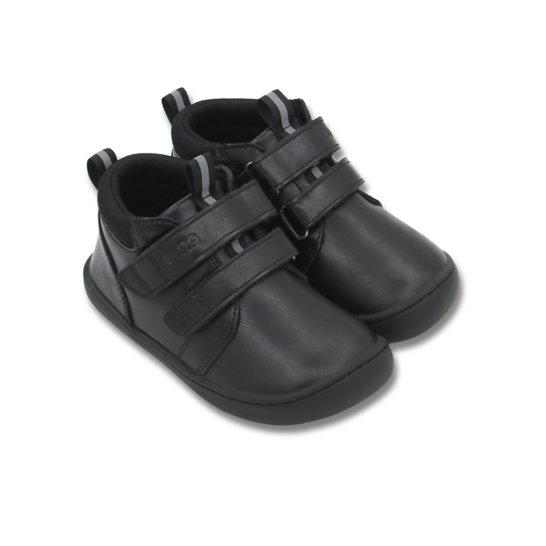 Zapatilla escolar barefoot negra modelo Rain media caña para toddler vista par
