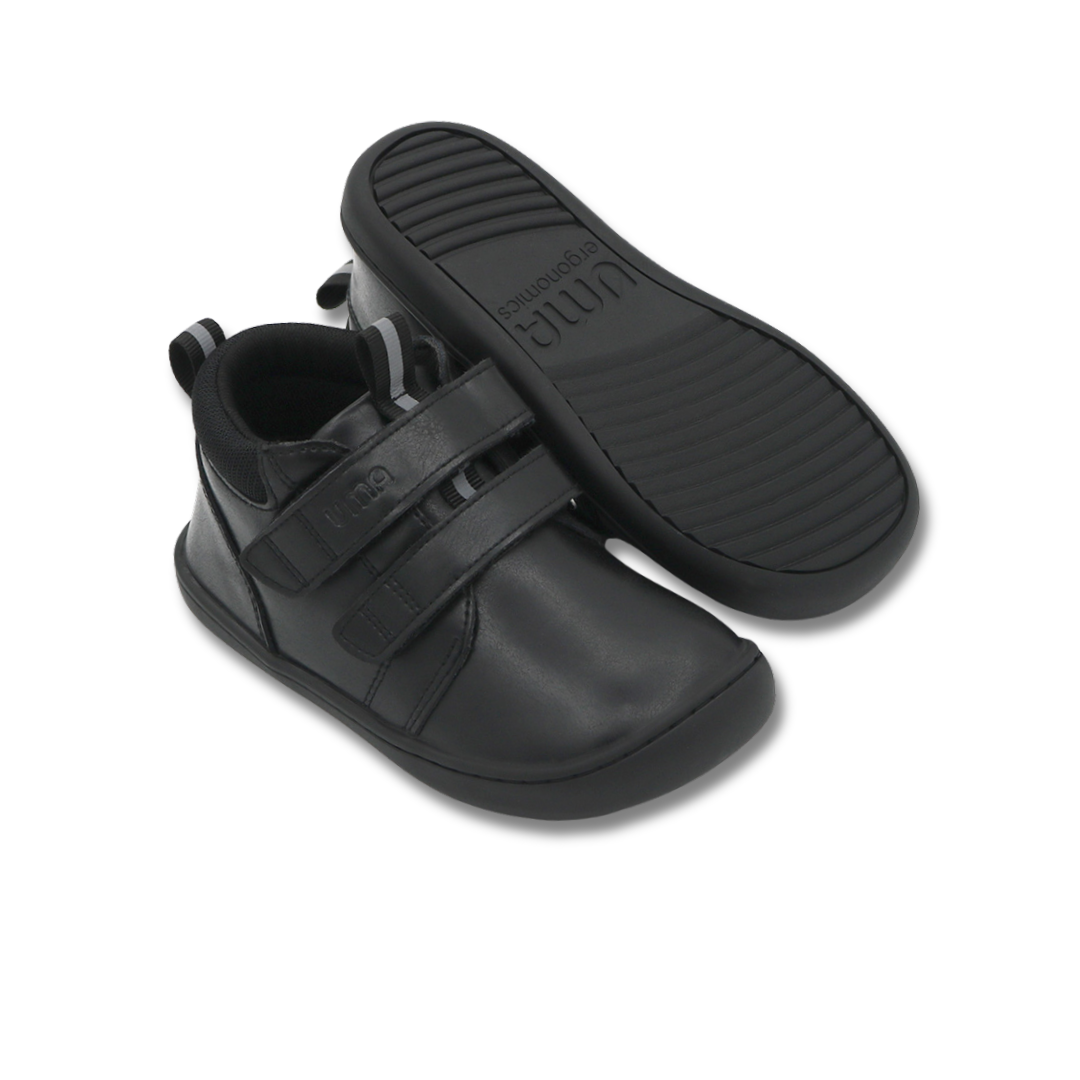 Zapatilla escolar barefoot negra modelo Rain media caña para toddler vista suela
