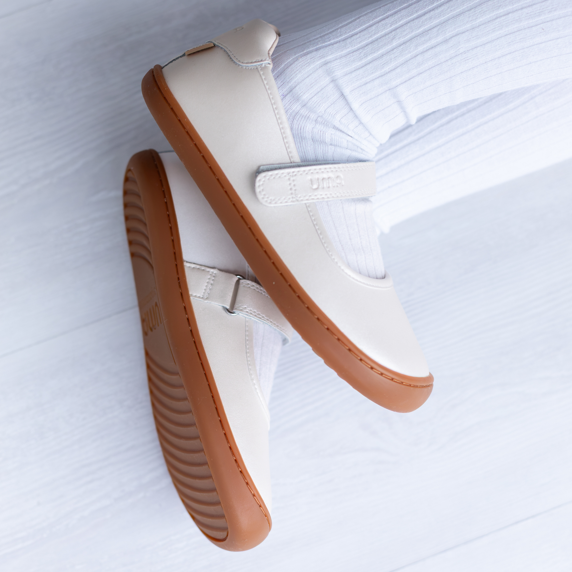 Mercedita barefoot ergonomica blanco perla para adolescentes vista de la suela flexible 2