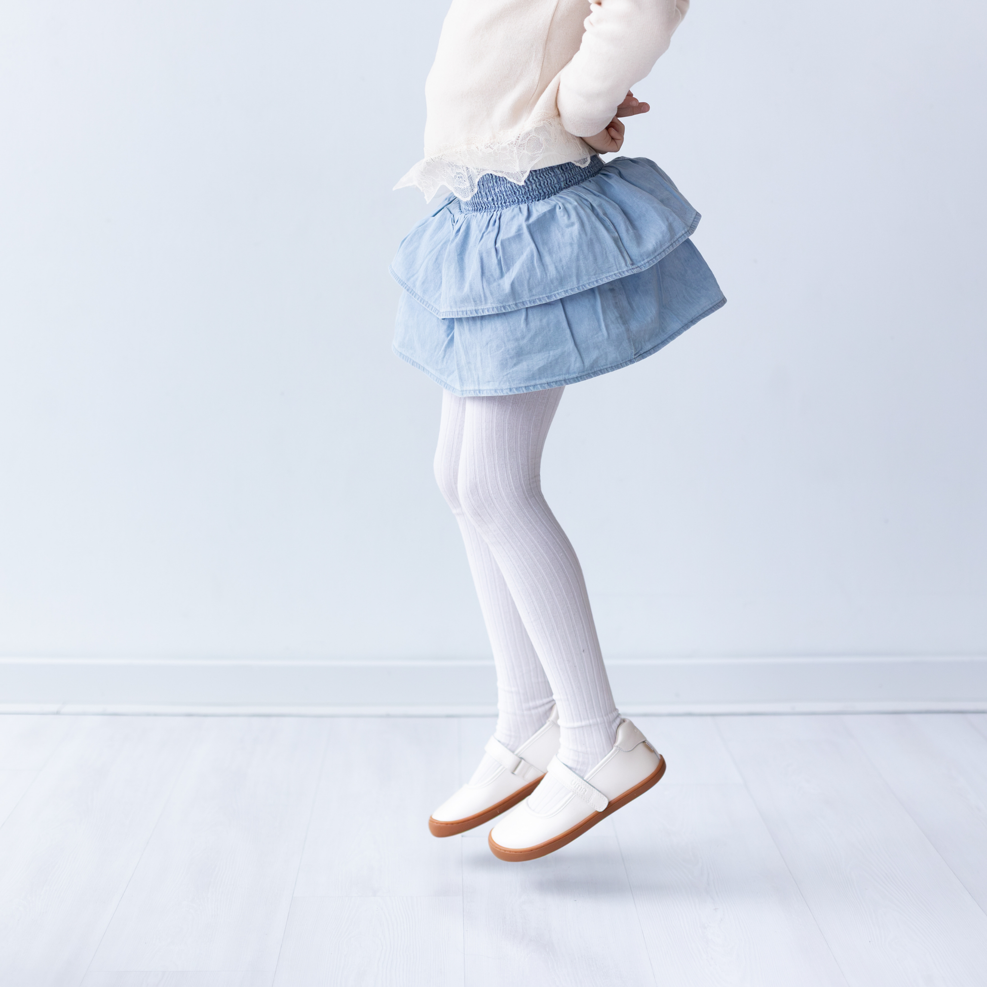 Mercedita barefoot ergonomica blanco perla para adolescentes puesta en uso 3