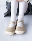 Mercedita barefoot ergonomica gold para adolescentes puesta en uso 2