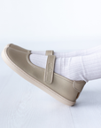 Mercedita barefoot ergonomica gold para ninos detalle de la correa