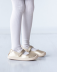 Mercedita barefoot ergonomica gold para adolescentes puesta en uso 5