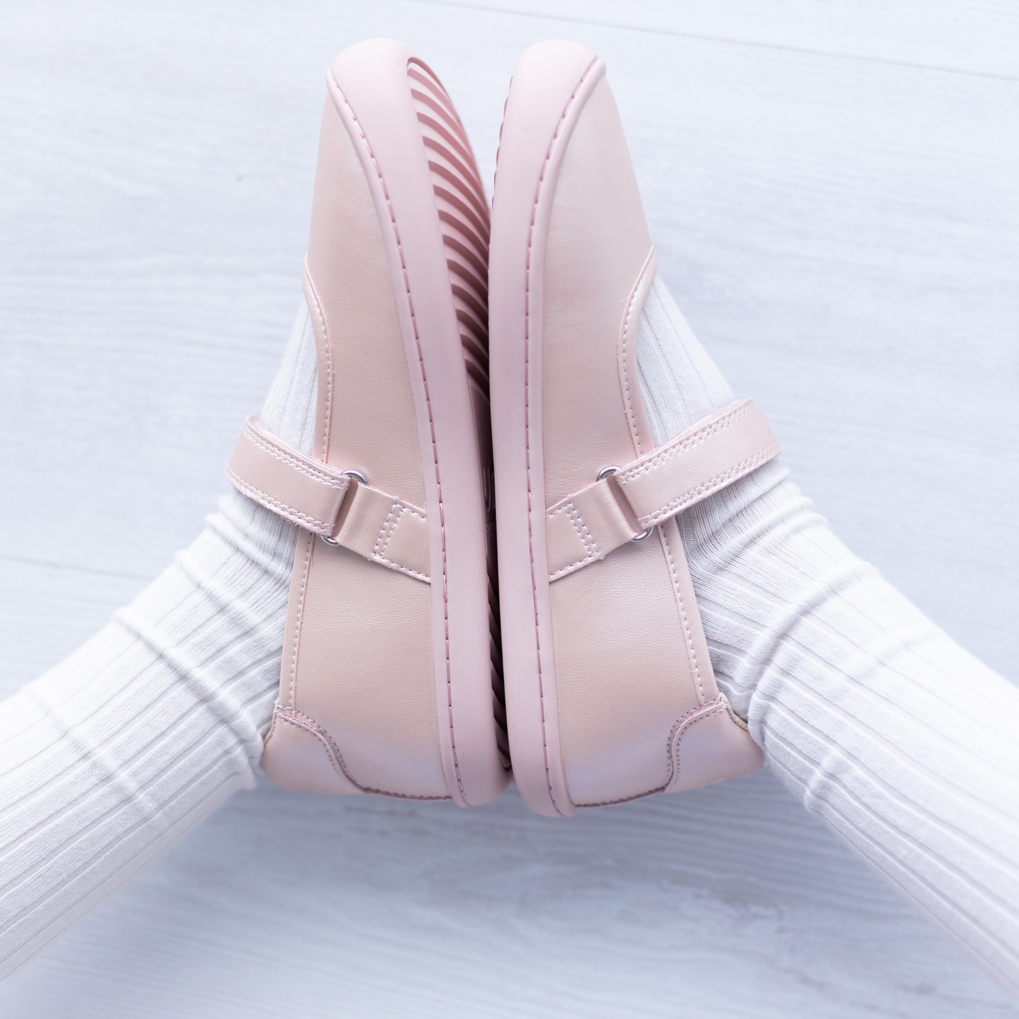 Mercedita barefoot ergonomica rosado perla para ninos vista de la suela flexible 2
