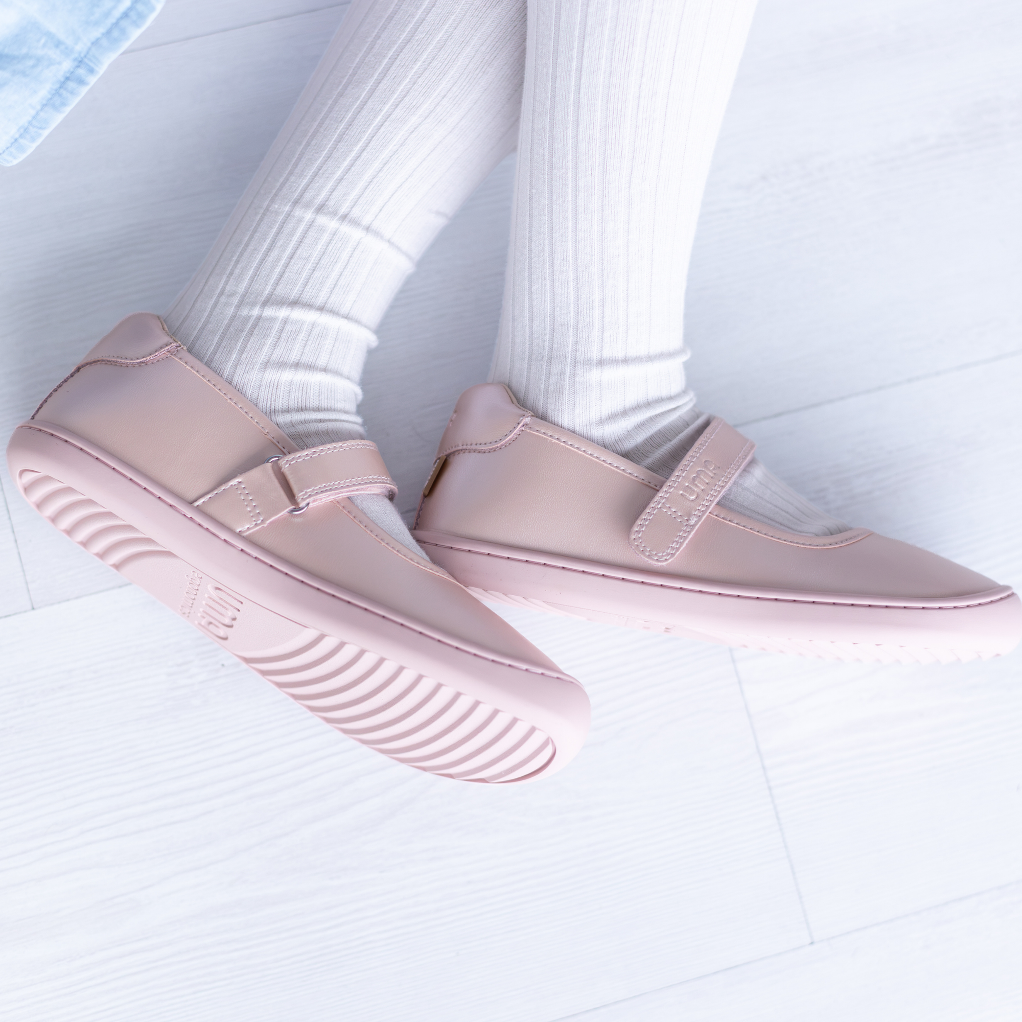 Mercedita barefoot ergonomica rosado perla para adolescentes vista de la suela flexible