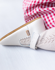 Zapato barefoot ergonomico blanco perla modelo T-Bar para bebes vista de la suela flexible